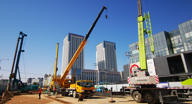2024年1月石家莊地鐵四五號(hào)線(xiàn)換乘站光華路站圍護(hù)樁施工